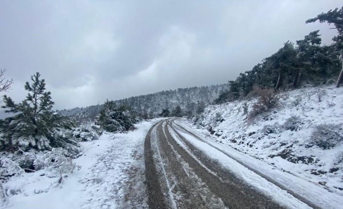Turgutlu’da kar yağışı nedeniyle iki okulda taşımalı eğitime ara verildi