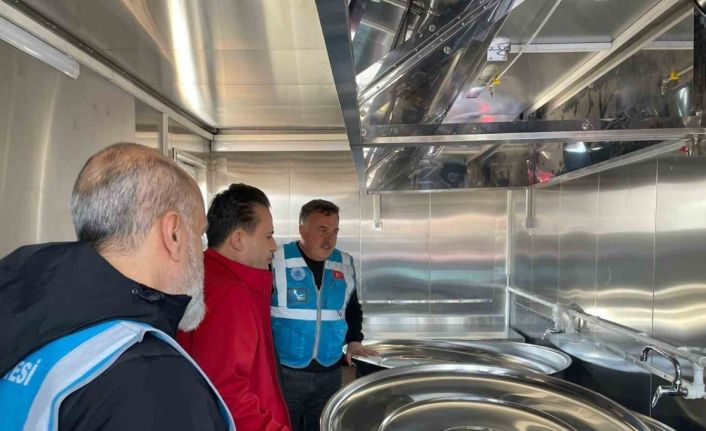 Tuzla Belediyesi Hatay’ın Kırıkhan ilçesinde iftar sofrası kuruyor