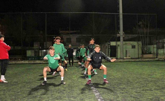 U17’de Play Off’u garantileyen genç horozlar, Altay’a konuk oluyor