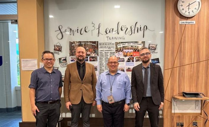 Üniversite akademisyenleri eğitim projesi için Singapur’da