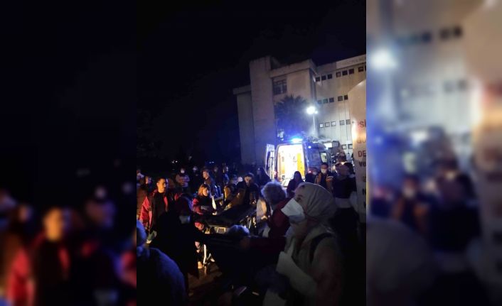 Üsküdar’da Sultan Abdülhamid Han Eğitim ve Araştırma Hastanesinin çatı katında yangın çıktı, hastaların tahliyesi sürüyor