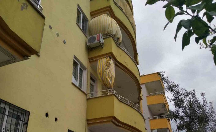 Uykusundan ’deprem oluyor’ diyerek kalkan kadın ikinci kattan atladı, hayatını kaybetti