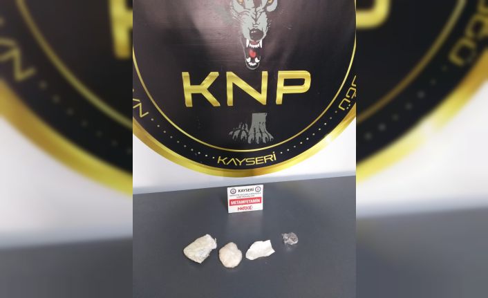 Uyuşturucu taciri polisten kaçamadı: 1 gözaltı