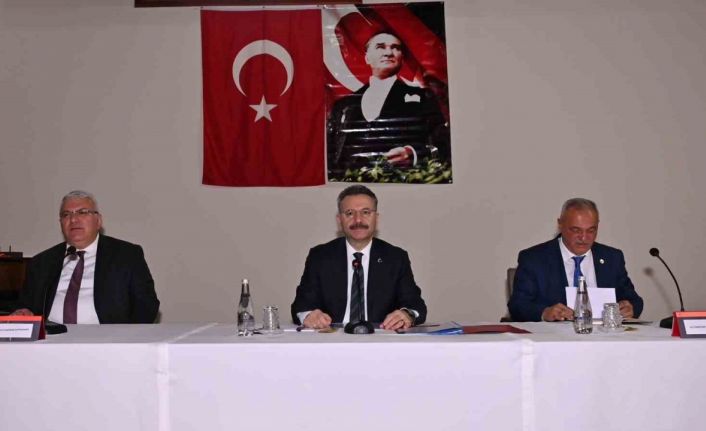 Vali Aksoy, Sultanhisarlı muhtarlar ile bir araya geldi