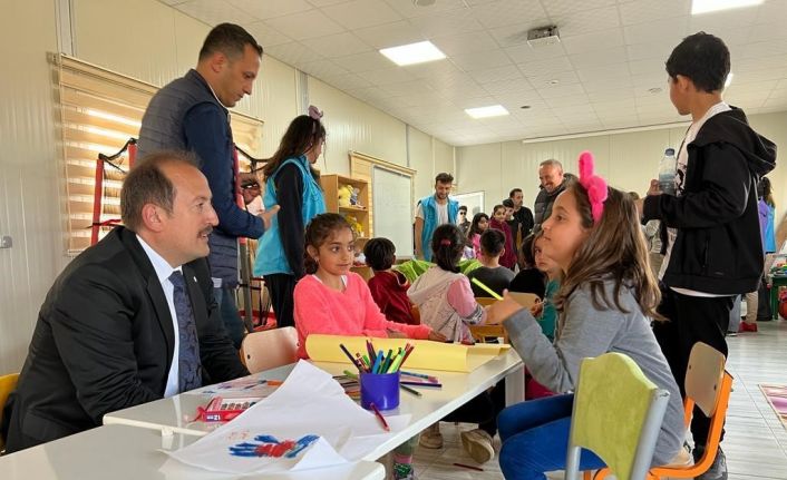 Vali Pehlivan, depremzedelerle buluştu