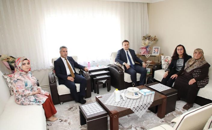 Vali Vekili Arabacı: “Vatanımız için seve seve canlarını veren Aziz şehitlerimiz daima milletimizin kalbindedir”