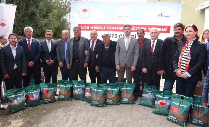 Vanlı çiftçilere yüzde 75 hibeli yonca ve korunga tohumu dağıtıldı