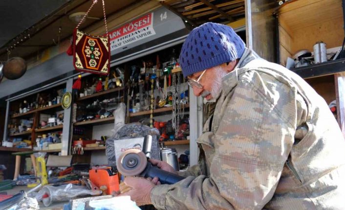 X kuşağının popüler ürünleri demode olunca, şark köşelerine süs oluyor