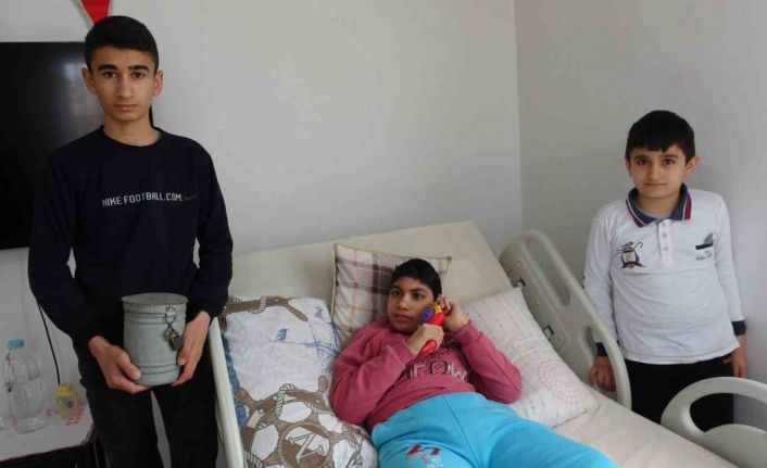 Yaşları küçük ama gönülleri büyük, kumbaralarını depremzedeler için bağışladılar