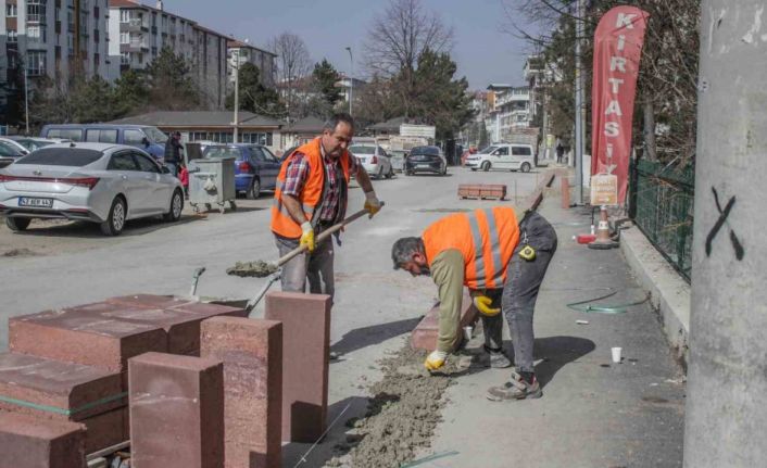 Yıldırım Beyazıt Mahallesi’nde kaldırım çalışmaları