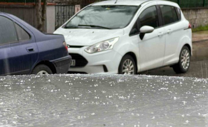 Yüksek kesimler beyaza bürünmüştü, şehir merkezinde de yağış başladı