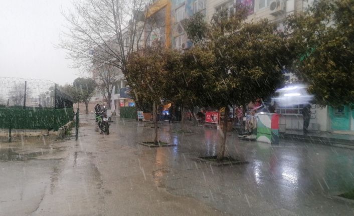 Yüksek kesimlerin ardından kent merkezlerinde de kar yağışı başladı