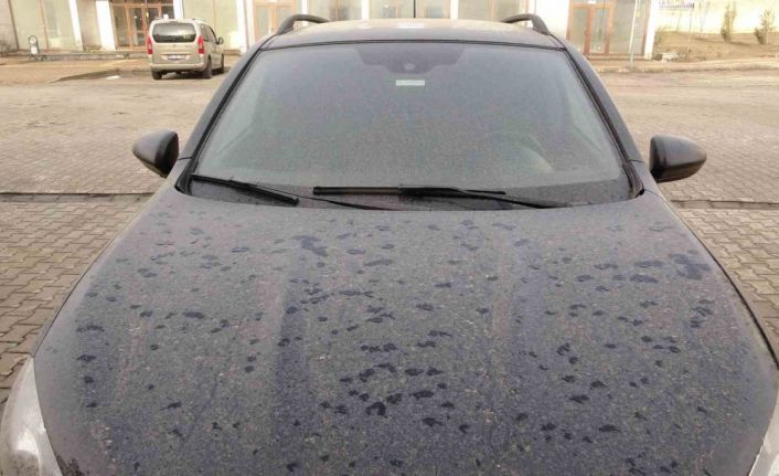 Yüksekova’da araçlar çamur altında kaldı