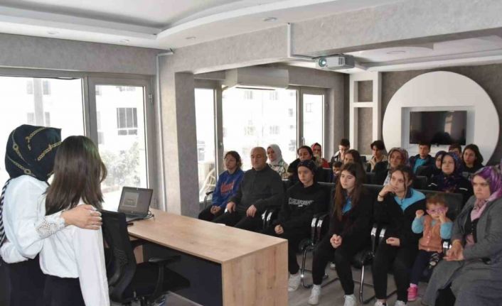 Yunusemre Belediyesinden Barbaroslu öğrencilere eğitim koçluğu