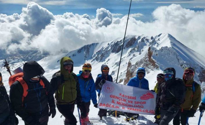 23 Nisan Zirve Tırmanışı tamamlandı