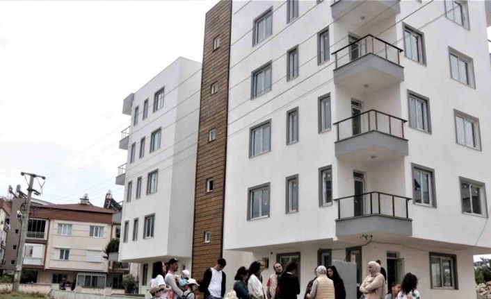 “2 ayda teslim edilecek” sözü ile adlıkları evlerini sadece dışarıdan izleyebiliyorlar