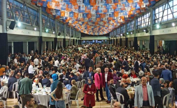 AK Parti Bursa teşkilatları iftarda buluştu