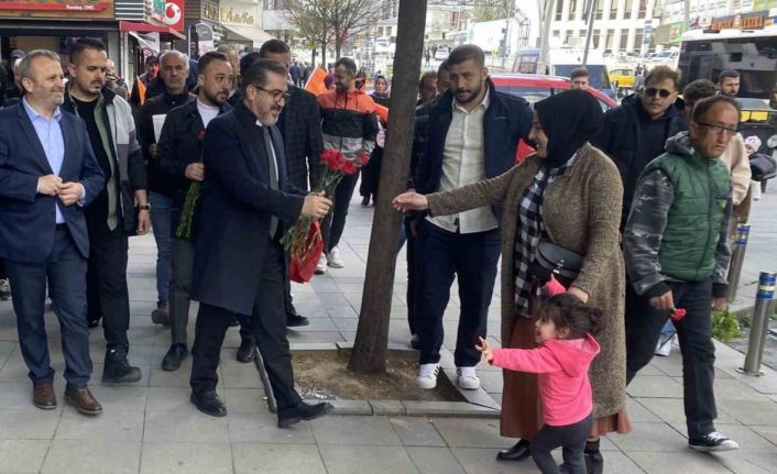 AK Parti İstanbul 2. Bölge Milletvekili adayı Yıldırım, gençlerden “İlk oyum Erdoğan’a” sözü aldı