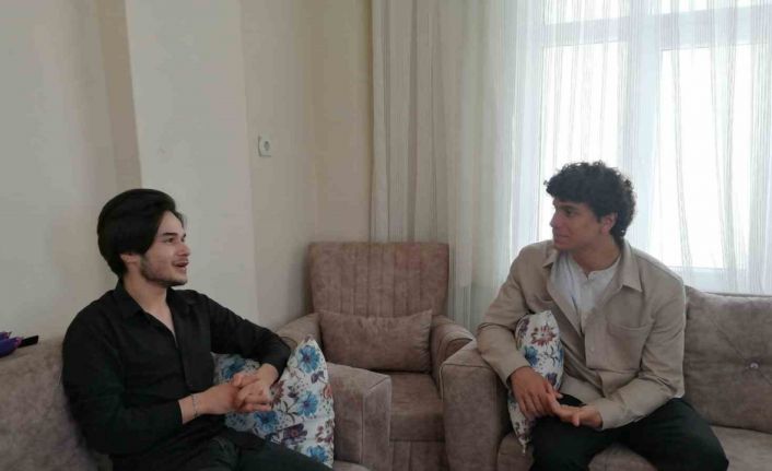 AK Parti’nin genç adaylarından Umut Sonay’dan Sultanbeylili gence doğum günü sürprizi