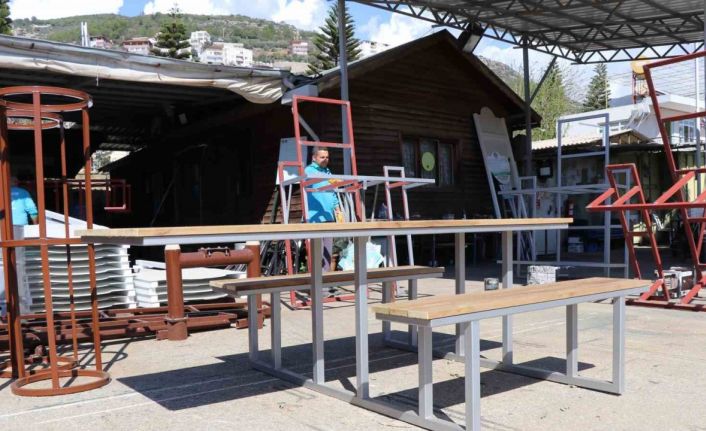 Alanya Belediyesi’nden, park ve mesire alanlarına engelli bireyler için özel piknik masası