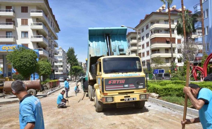 Alanya kent merkezinde devam eden asfalt yenileme çalışmalarında sona gelindi