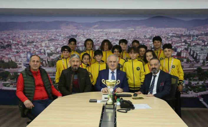 Alparslan Ortaokulu’ndan Kocaeli şampiyonluğu