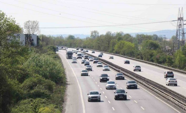 Anadolu Otoyolu Sakarya geçişinde akıcı bayram yoğunluğu