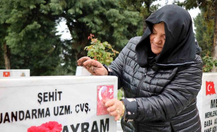 Arefe günü şehitlikte hüzün hakim