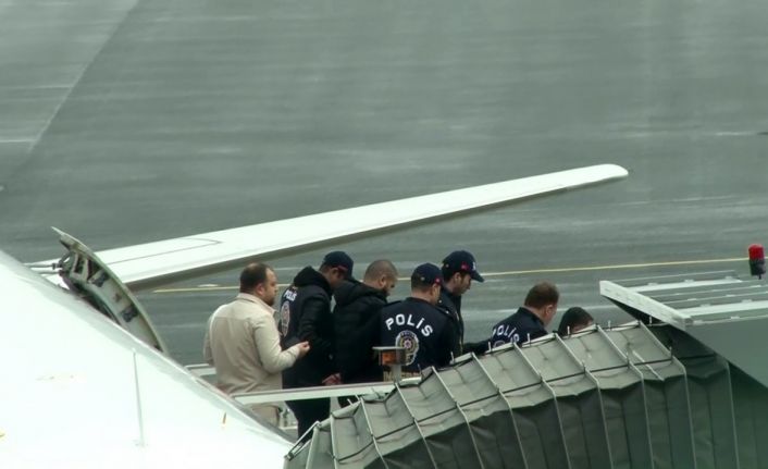 Arnavutluk’un iade ettiği kripto para borsası Thodex’in kurucusu Faruk Fatih Özer Türkiye’ye getirildi.