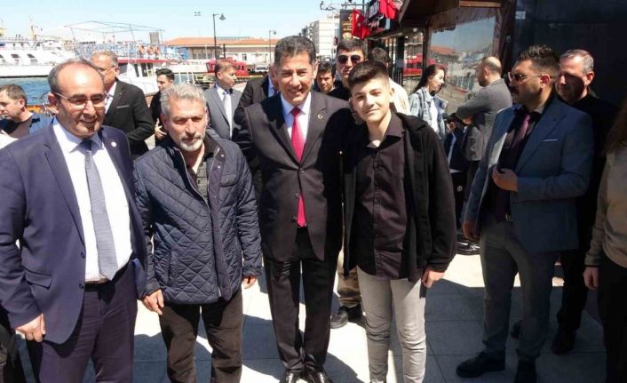Ata İttifakı Cumhurbaşkanı Adayı Sinan Oğan, Çanakkale’de vatandaşlarla bir araya geldi