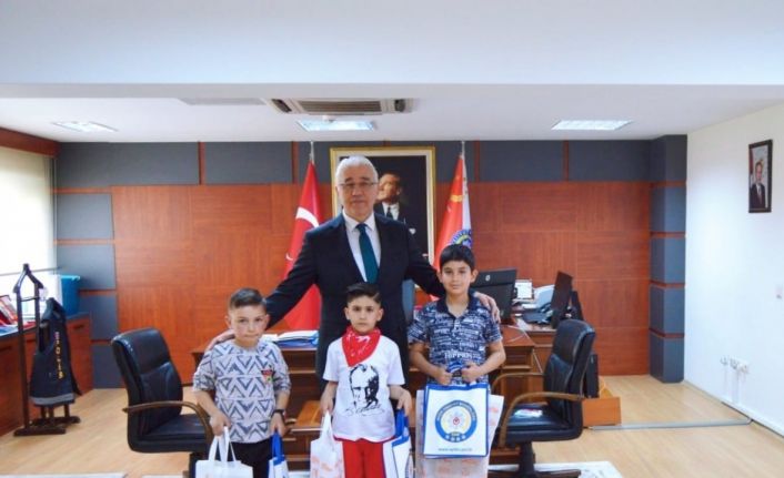 Aydın İl Emniyet Müdürü Ekici, minik misafirlerini ağırladı