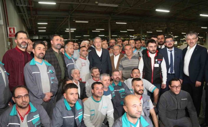 Bakan Akar: "Bazıları ’Biz terörist elebaşını tahliye edeceğiz’, ’Teröristlere hak, imkan vereceğiz, bunları affedeceğiz’ diyorlar; teröristleri cesaretlendiriyorlar"