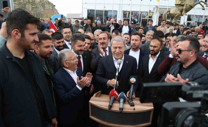 Bakan Akar: "Büyük ve Güçlü Türkiye İçin Hep Beraber Çalışıyoruz"