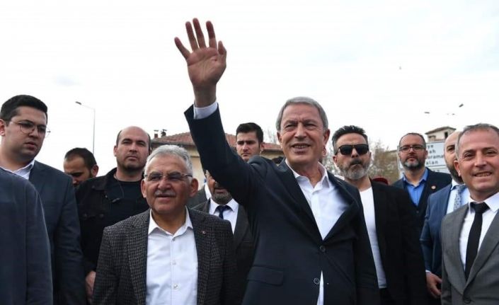 Bakan Akar: "Suriye’nin kuzeyinde kazdıkları çukurlara gömüldüler, Irak’ın kuzeyinde kampları yerle bir ediliyor"