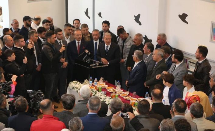 Bakan Akar: “Teröristler kan ağlıyor, bitecekler. Tek umutları seçim”