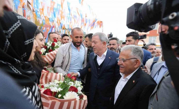 Bakan Akar ve Başkan Büyükkılıç’ın Tomarza ve Bünyan ziyaretleri mini mitinge dönüşte