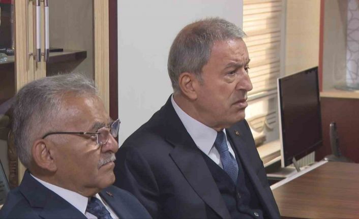 Bakan Akar’dan terörle iş birliğine yönelik “otobüs” benzetmesi