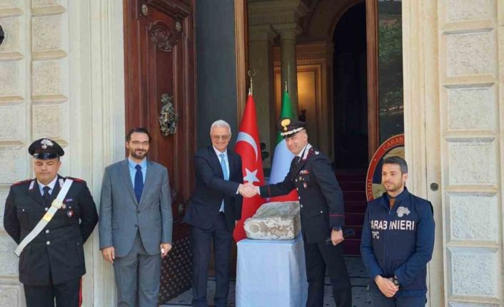 Bakan Ersoy: "M.S. 2. yüzyıla ait olan mezar stelini İtalya’da teslim aldık"