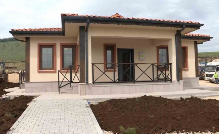 Bakan Kurum: “Devletimiz çifte bayram yaşatıyor, çok zor günler geçirdik ama birlikte el ele atlatıyoruz, atlatacağız”