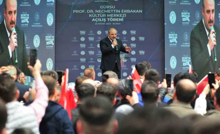 Bakan Varank: "Bizim bir ilçe belediyemizin ortaya koyduğu gayreti, CHP’li büyükşehir belediyeleri bile ortaya koyamıyor"