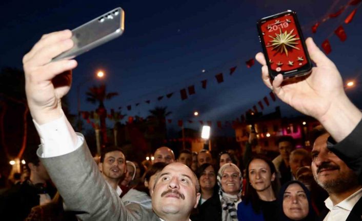 Bakan Varank Togg için çekiliş yaptı, kazanan gençler yerli otomobil ile Mudanya turu attı