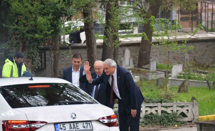 Başkan Bakkalcıoğlu, mezarlık ziyaretinde hemşehrilerinin bayramını kutladı