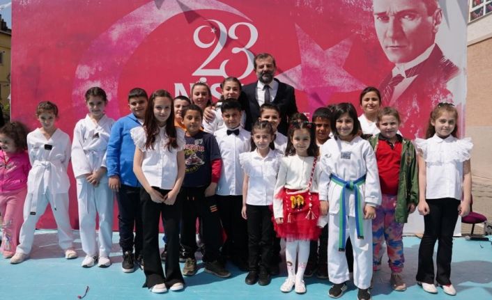 Başkan Mustafa Işık, “umudumuzun ışıkları çocuklarımızın gözlerindeki bayram ışıltısı hiç sönmesin”