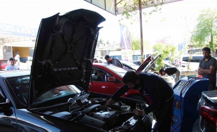 Batman sanayisinde bayram yoğunluğu: Akşam 24.00’e kadar araç bakımı yapılıyor