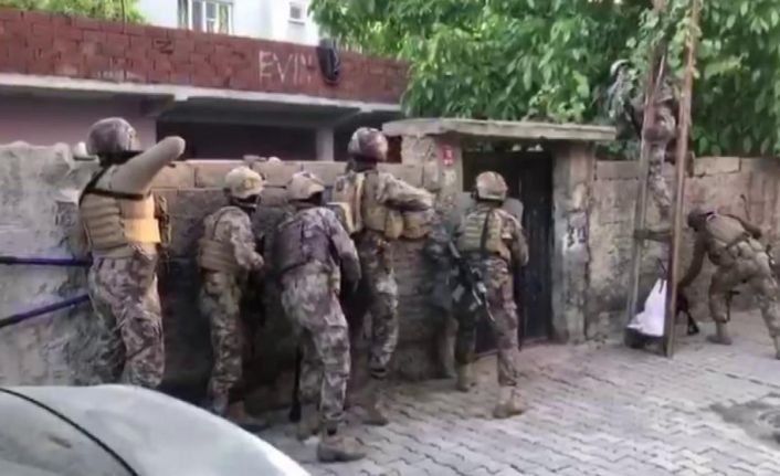 Batman’da terör örgütü FETÖ/PDY’ye yönelik operasyonda 3 şüpheli yakalandı