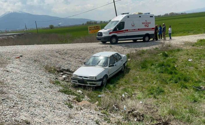 Bayram ziyaretine giden aileyi taşıyan otomobil şarampol’e girdi 4 kişi yaralandı