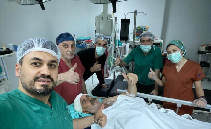 Bilinci açık beyin ameliyatı oldu, "Ameliyatı sonuna kadar bire bir hissediyordum"