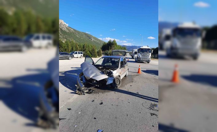 Burdur’da trafik kazası: 6’sı çocuk 13 yaralı