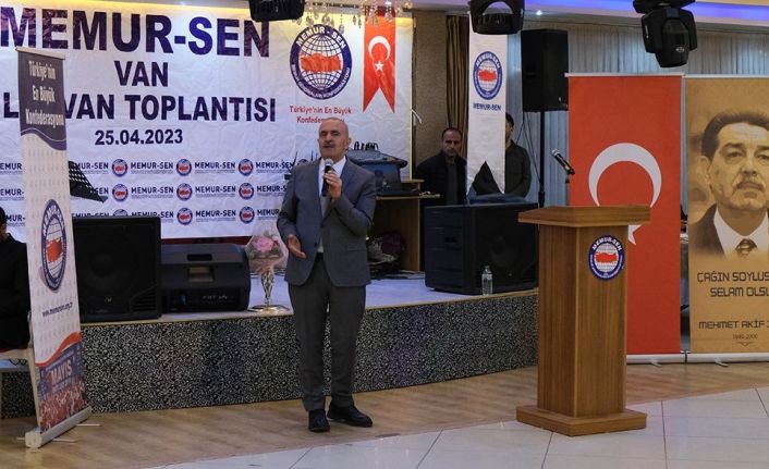 Burhan Kayatürk: “İnsanlar lider olarak Erdoğan’ı görüyor”