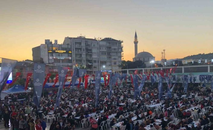 Büyükşehir’in iftar sofralarında vatandaşla buluşmaya devam ediyor
